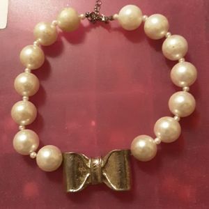 A very nice bow necklace